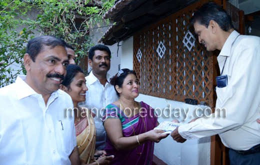 Bhavya campaigning for Congress in Mangalore
